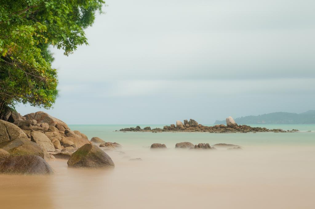 โรงแรมเดอะ ซิกซ์ทีนธ์ สุรินทร์ บีช Phuket ภายนอก รูปภาพ