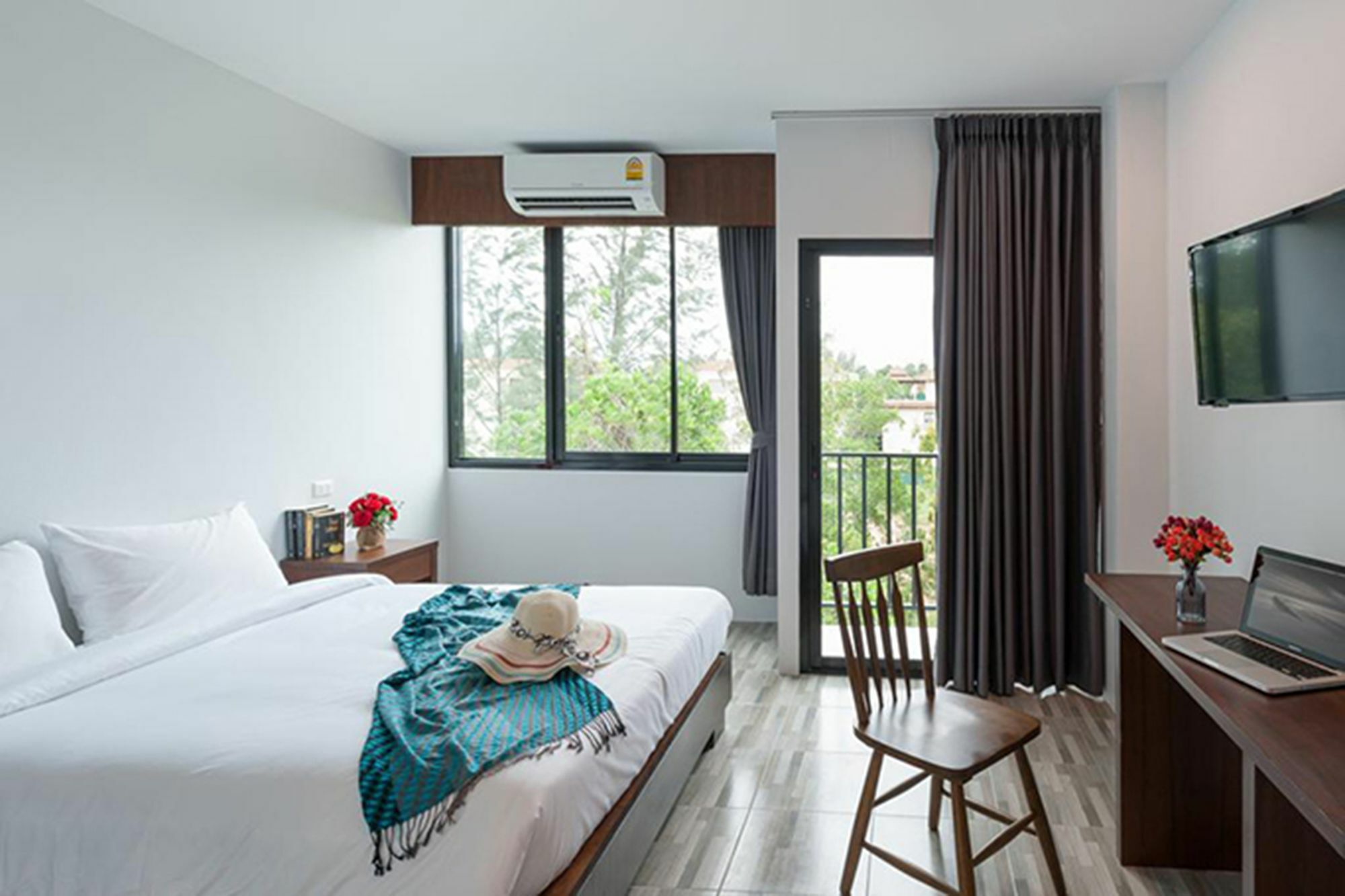 โรงแรมเดอะ ซิกซ์ทีนธ์ สุรินทร์ บีช Phuket ภายนอก รูปภาพ